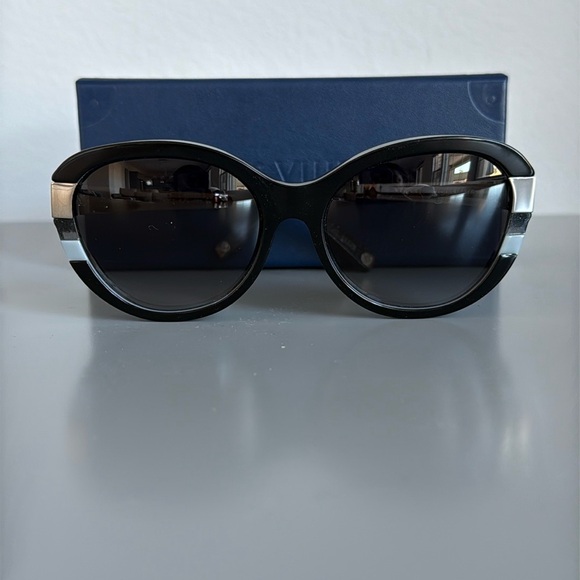 Louis Vuitton Petit Soupçon Sunglasses - Picture 1 of 8